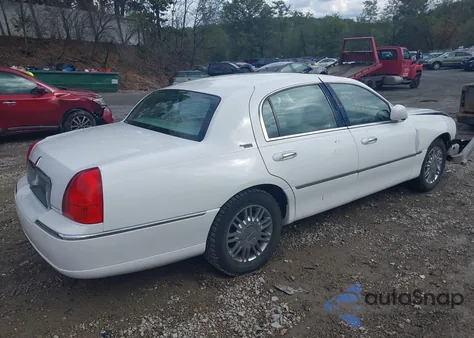 2007 Lincoln Town Car Signature Limited from USA, damaged, VIN 1LNHM82W57Y633673